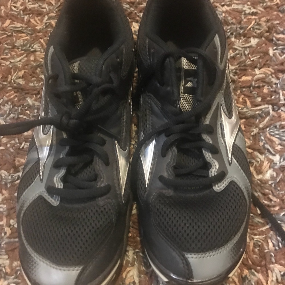 Mixing volleyball shoes